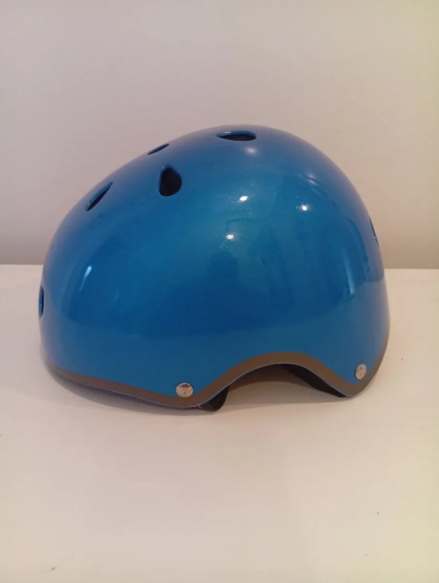 Quality Universal Helmet 3months old - Image 1
