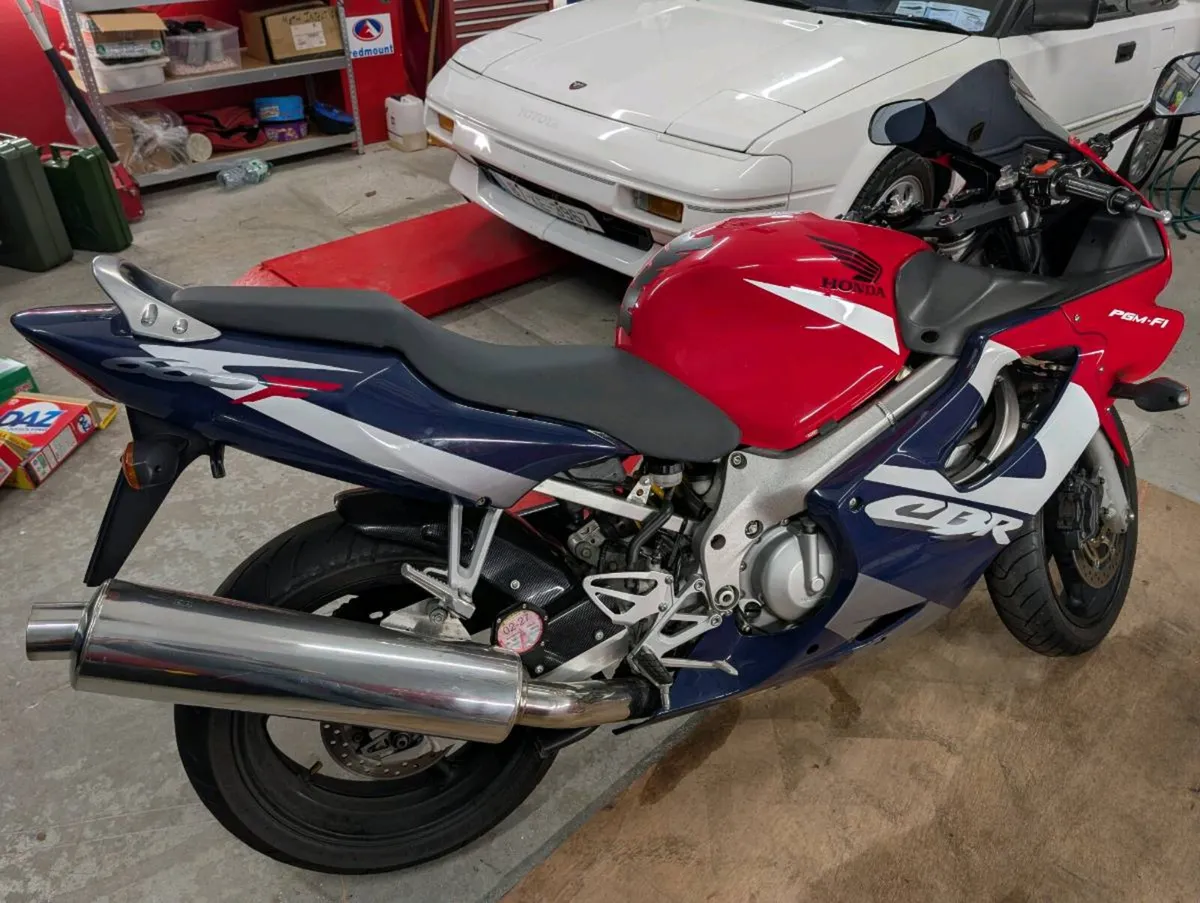 Honda CBR600F - Image 1