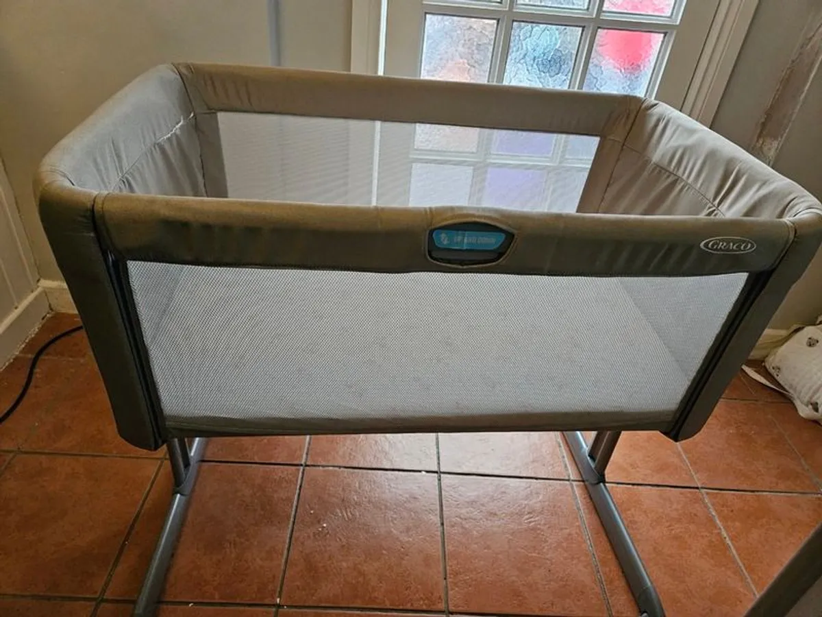 Graco Sweet2Sleep Bedside Crib - Image 2