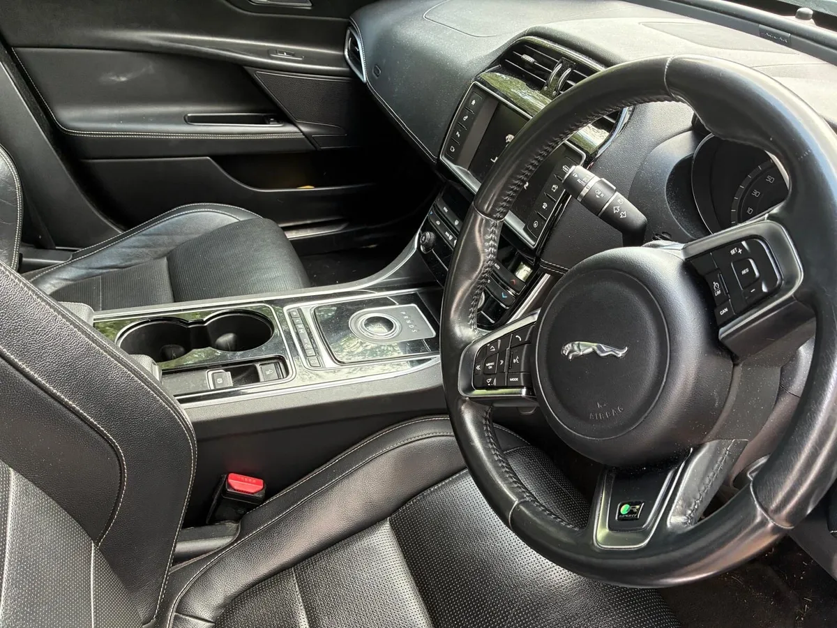 2015 Jaguar XF Rsport auto, new chain, READ ADD - Image 3