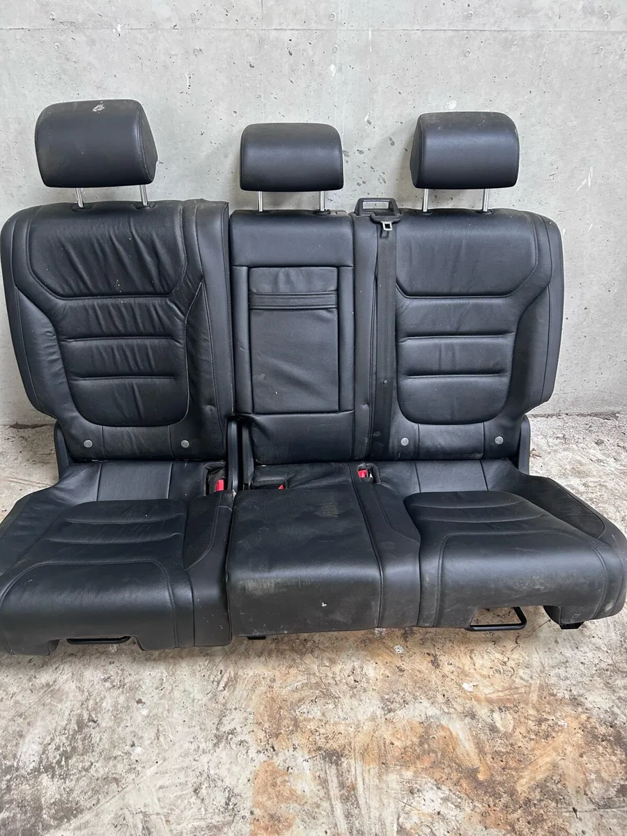 Volkswagen Touareg back seats - Image 1