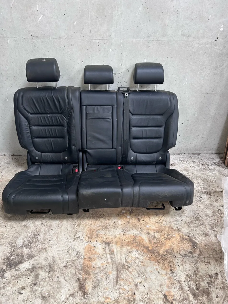 Volkswagen Touareg back seats - Image 2