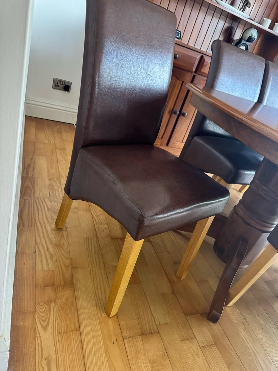 Oak dining room table and 6 leather chairs - Image 2