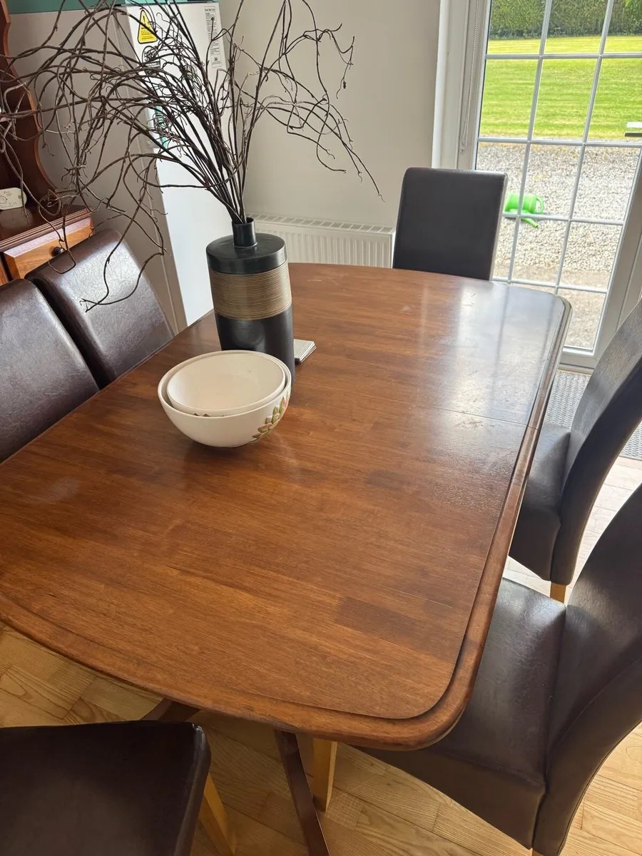Oak dining room table and 6 leather chairs - Image 3