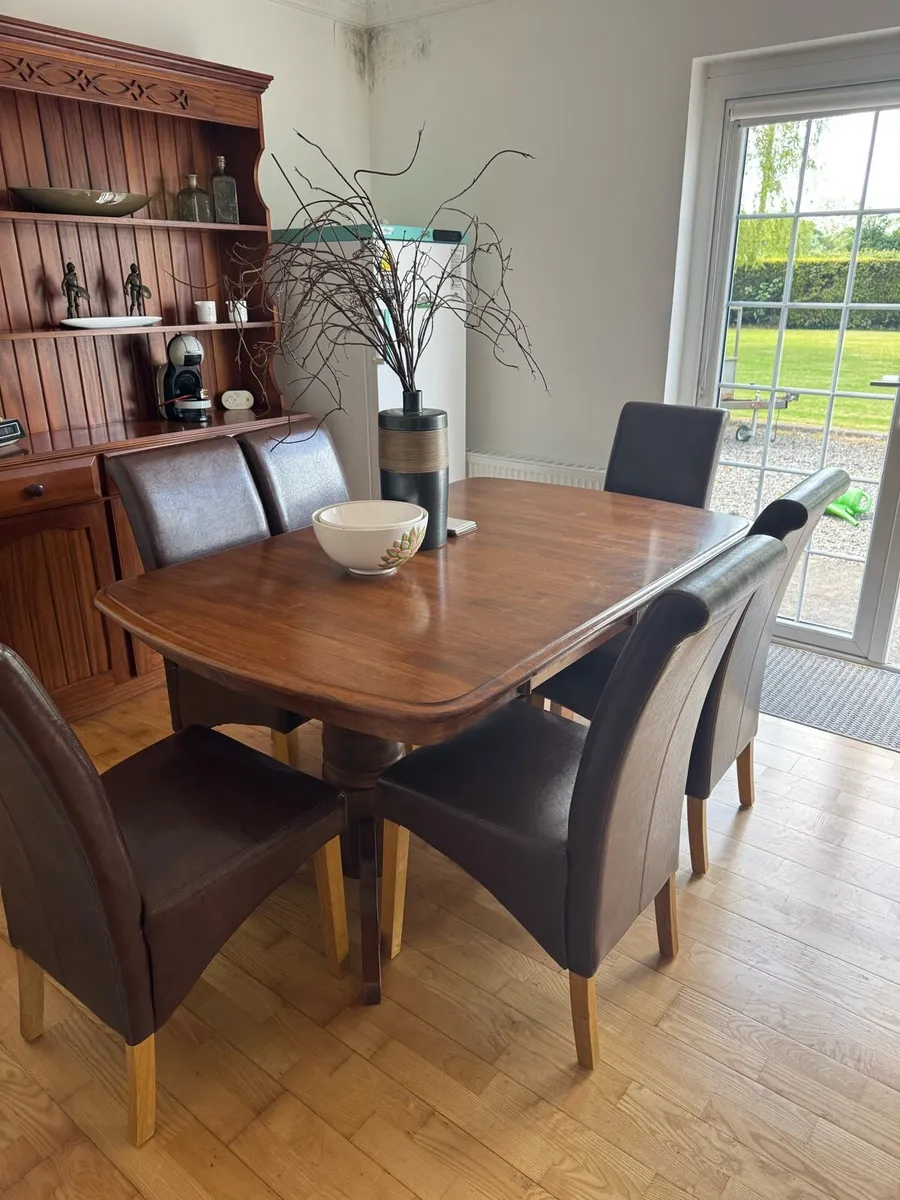 Oak dining room table and 6 leather chairs - Image 1