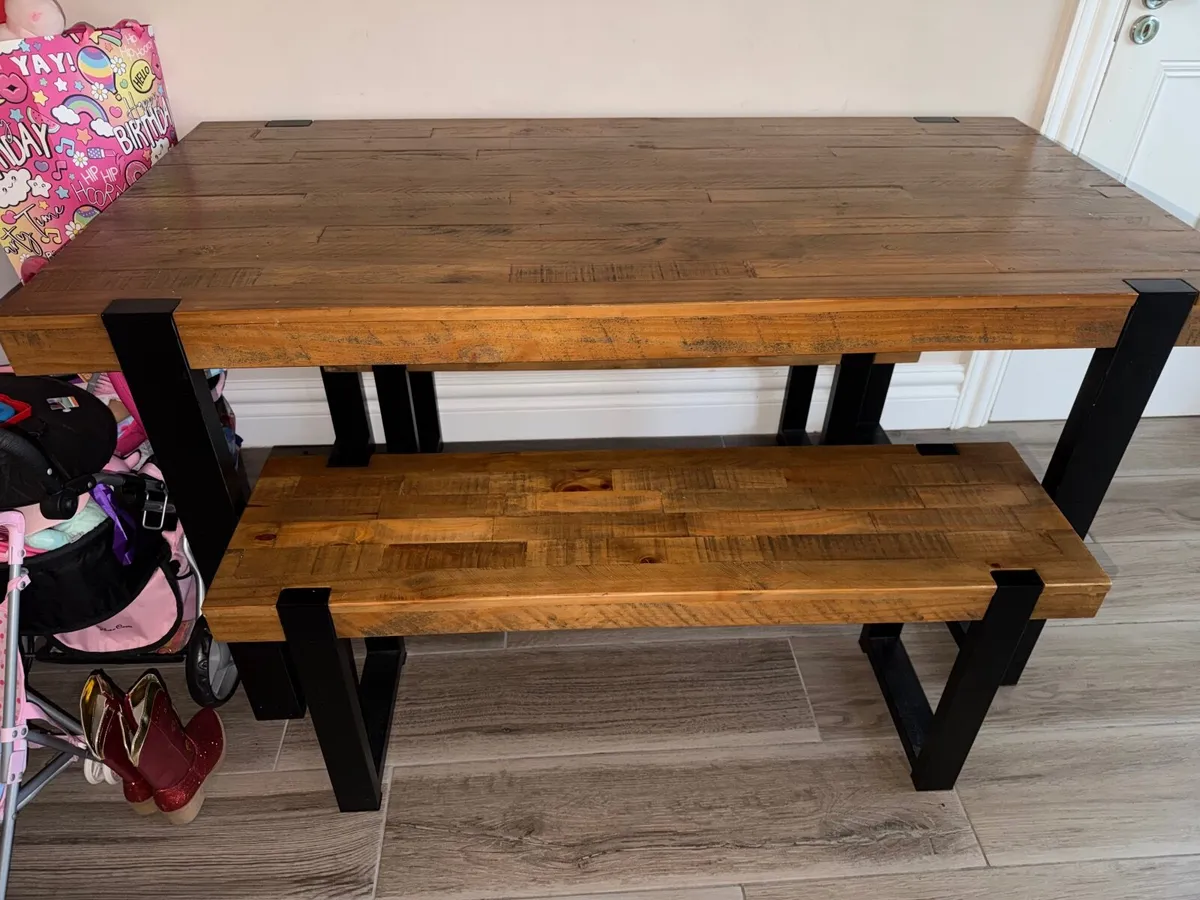 Dining table - Image 1