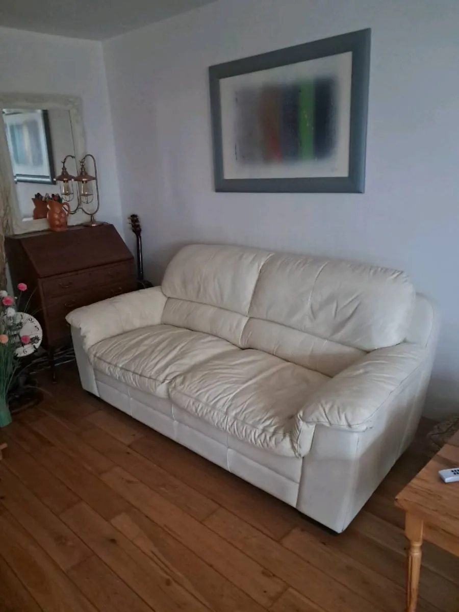 A cream leather couch 3 seater as new - Image 1