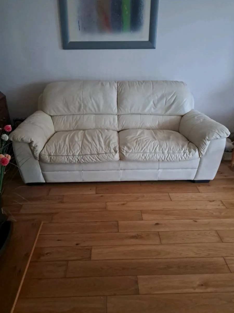 A cream leather couch 3 seater as new - Image 4