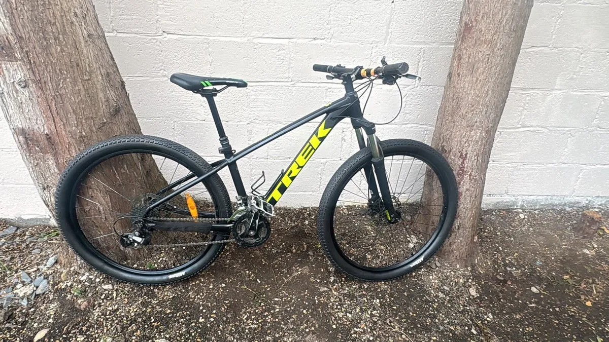 Trek Marlin 6 Mountain Bike - 10-14 years old