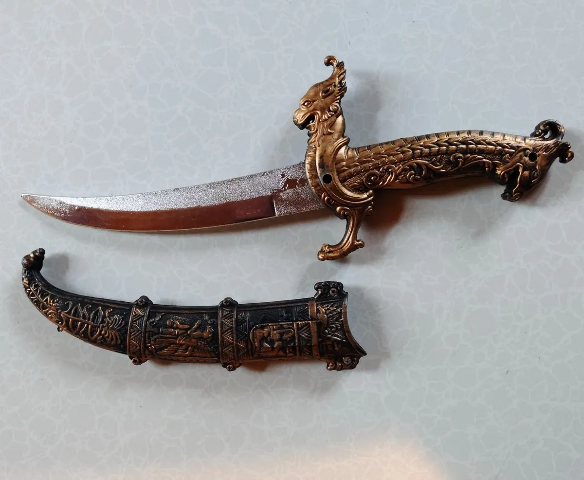 Gothic Skull Plastic Toy Sword With Cover (New). - Image 3