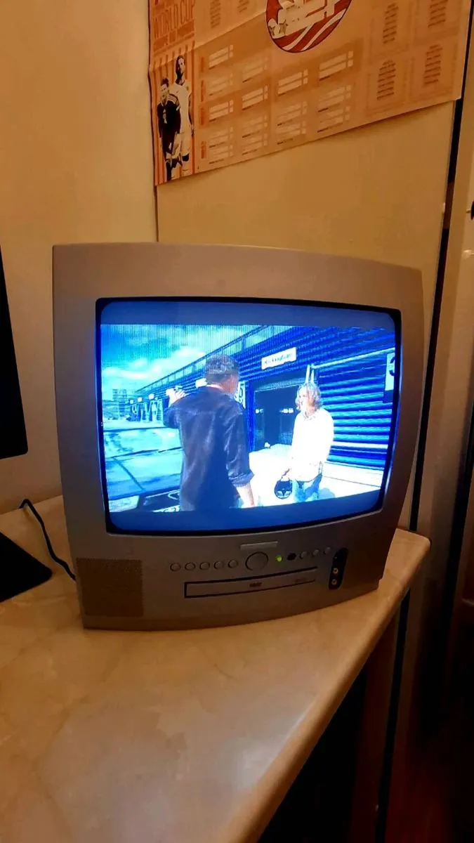 14" CRT TV with built-in DVD player + remote - Image 3