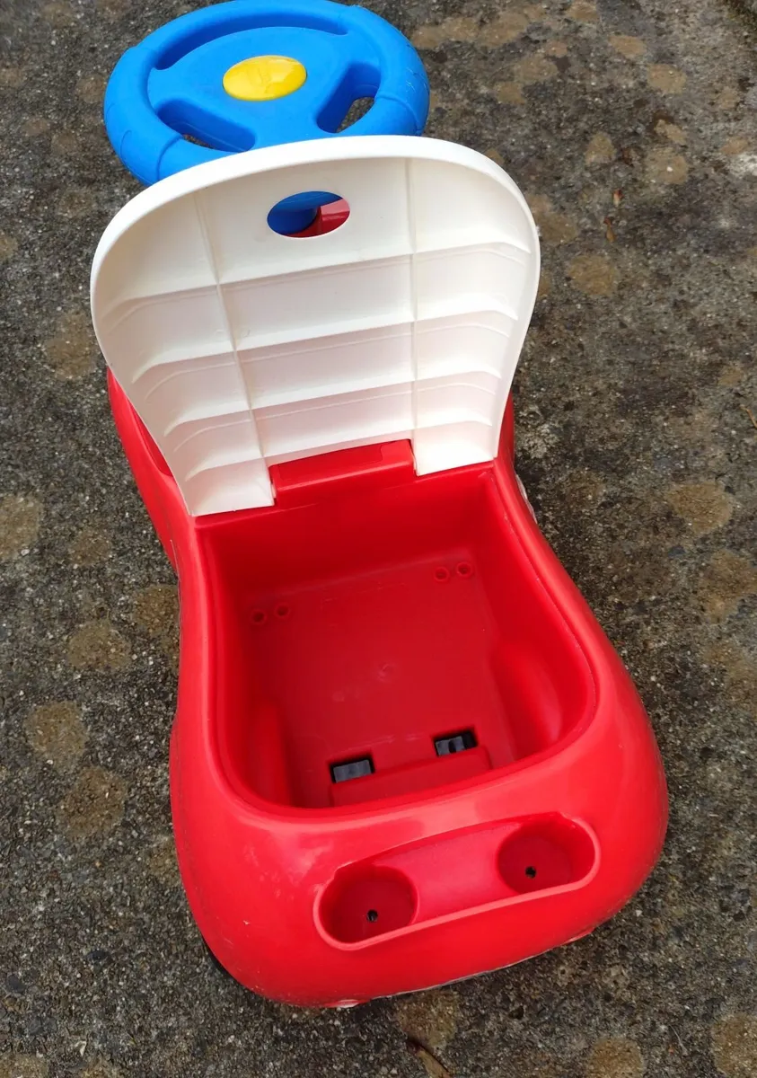PAW PATROL RESCUE RIDE ON CAR (USED). - Image 4