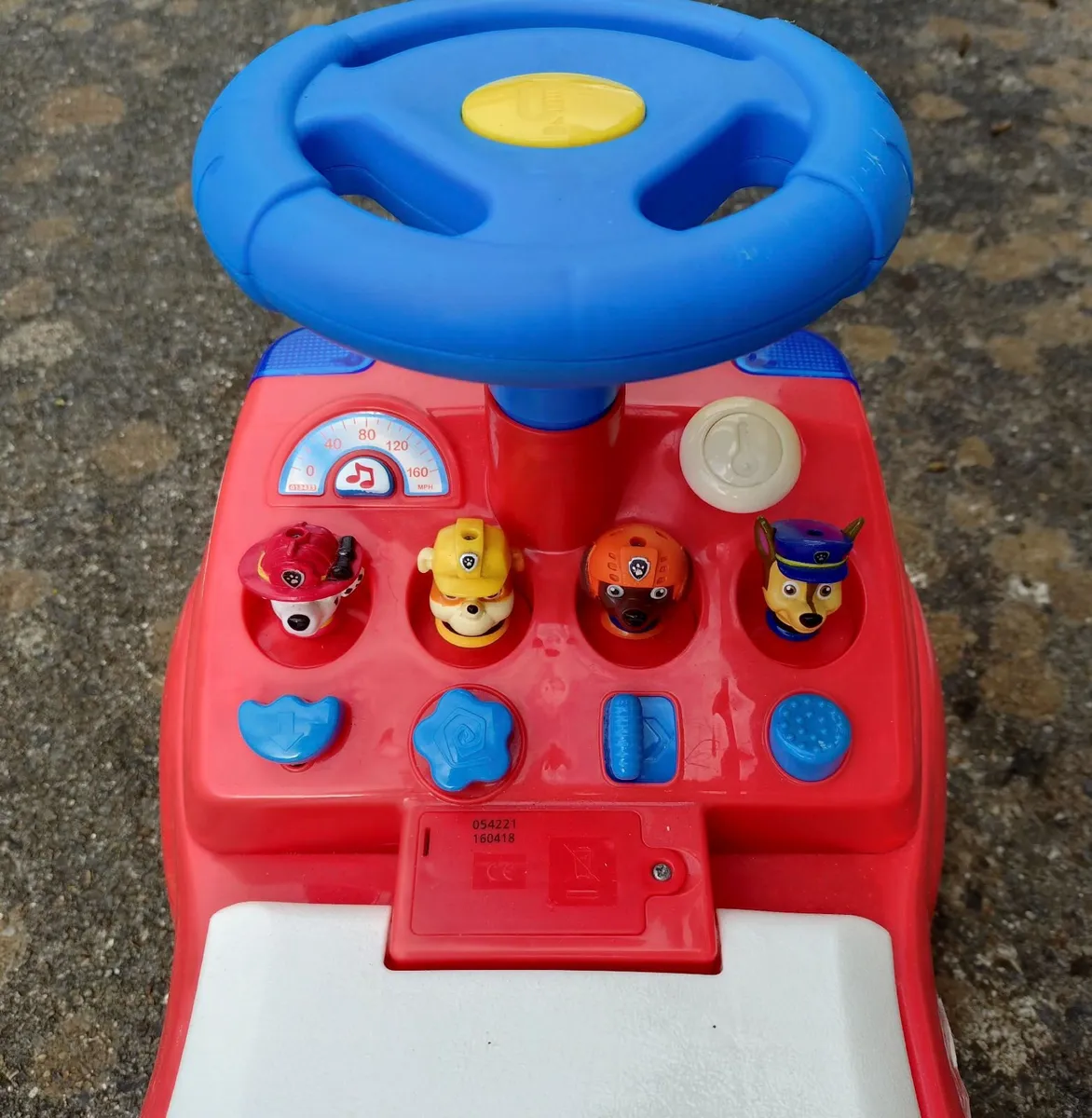 PAW PATROL RESCUE RIDE ON CAR (USED). - Image 2