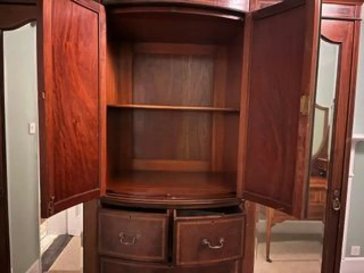 Wardrobe - Image 4