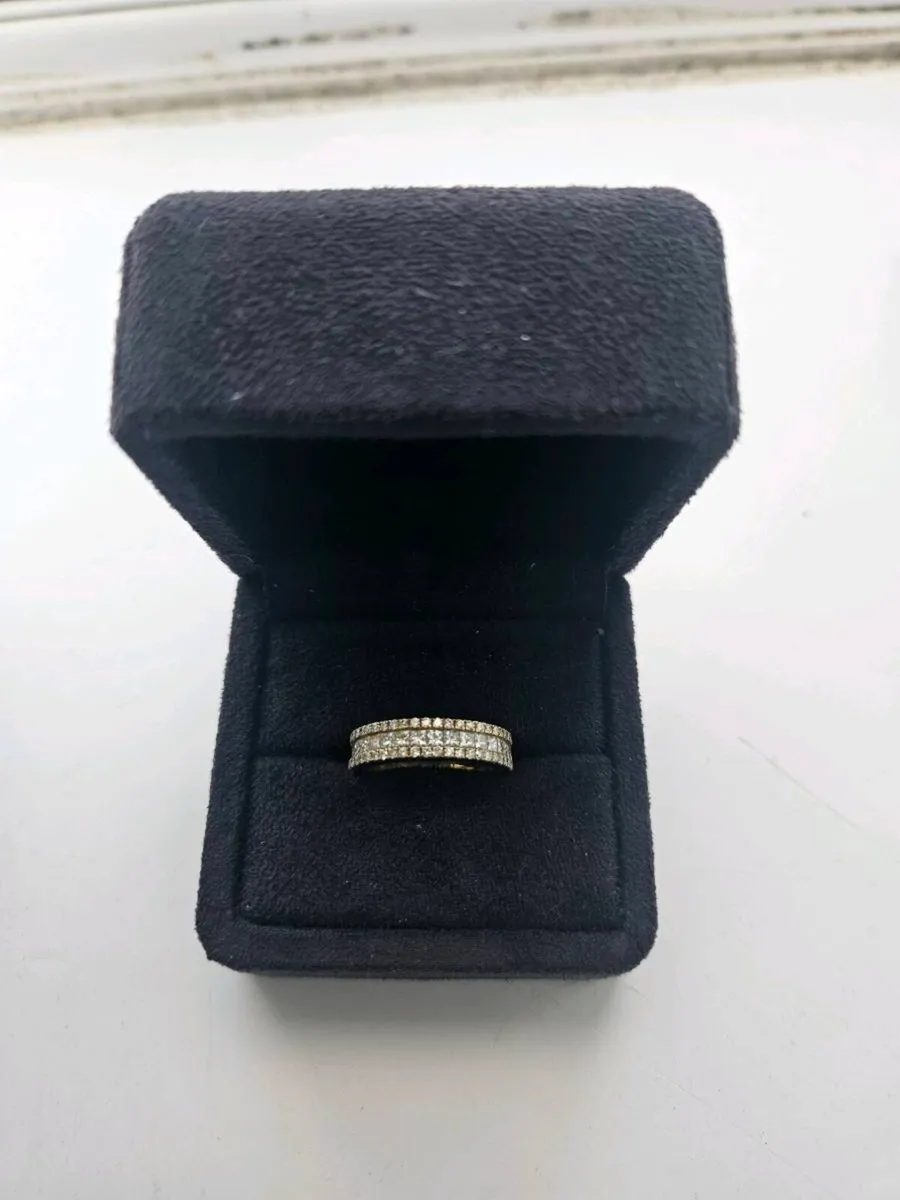18 ct gold diamond ring - Image 1
