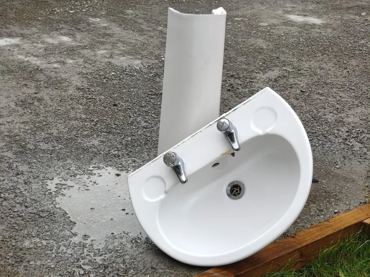 Wash basin, zinc etc - Image 3