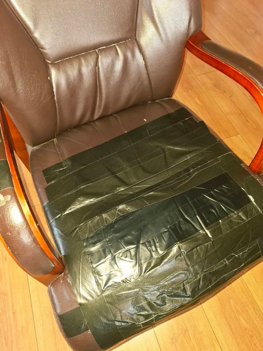 Fireside chairs x 2 - Image 3