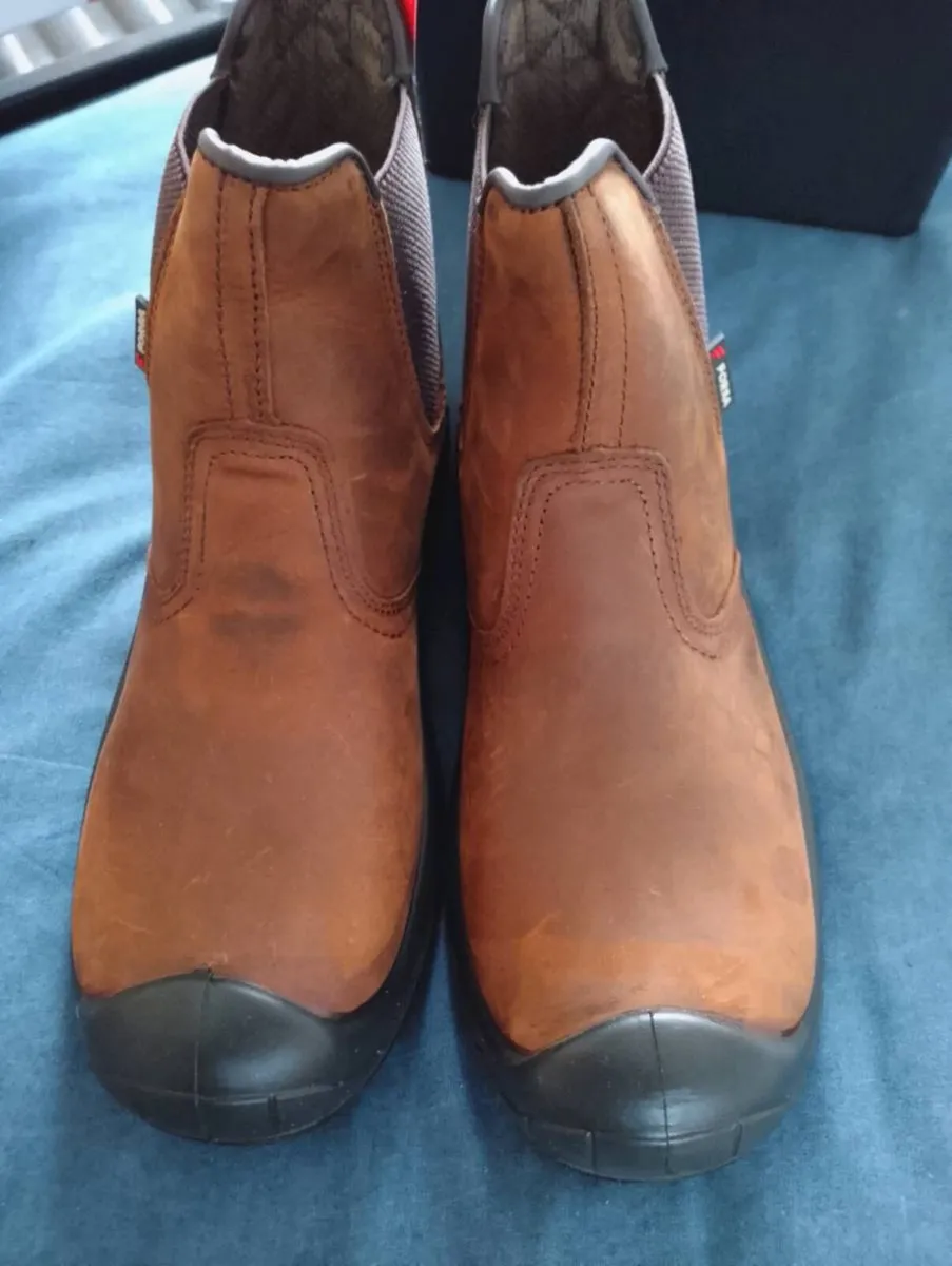 Work boots brand new never worn size 8 - Image 2