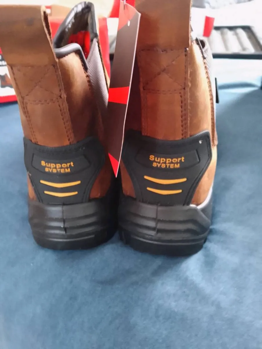 Work boots brand new never worn size 8 - Image 3