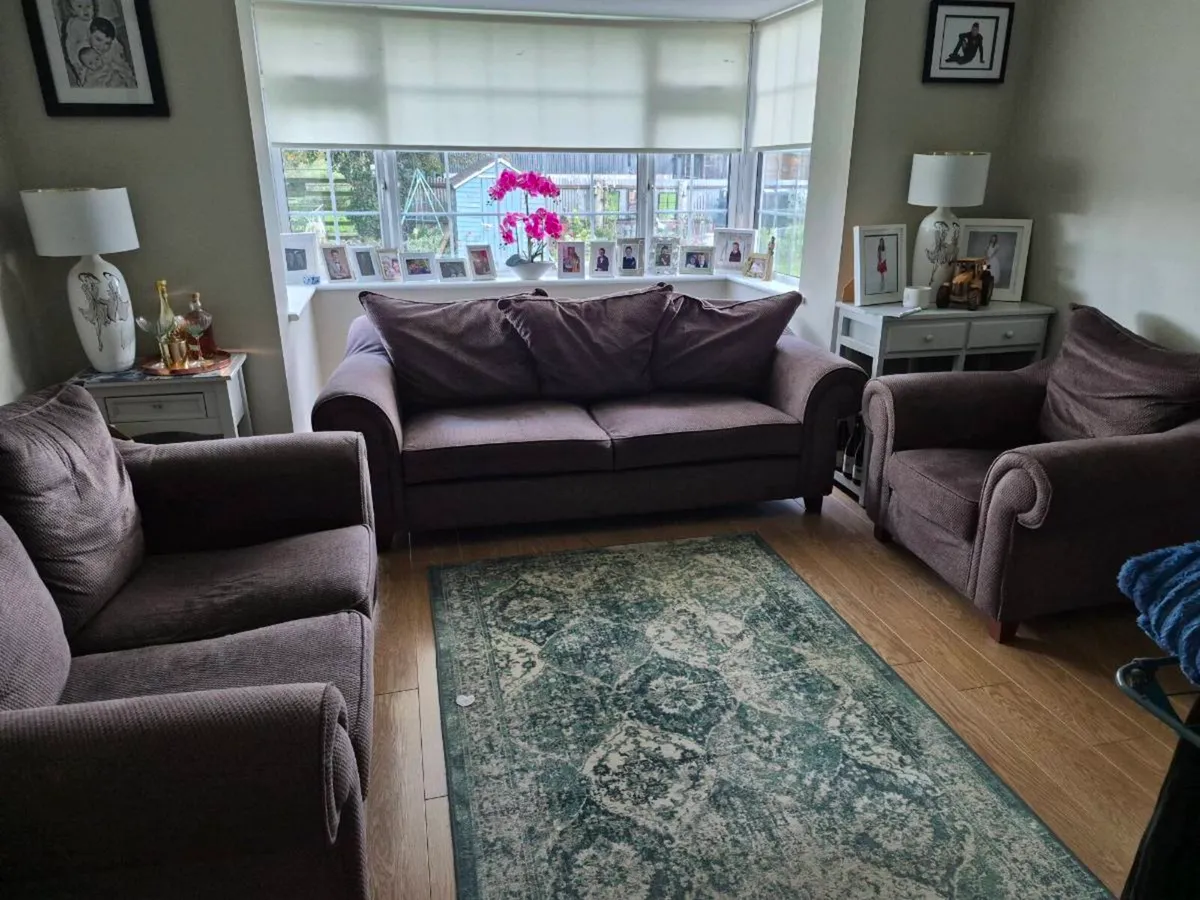 Suite of furniture - Image 2