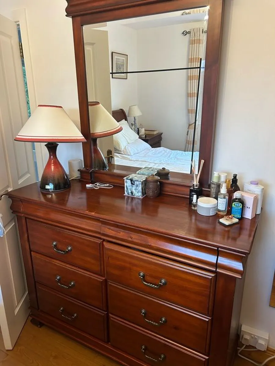 Sleigh King size bed with mattress, bedside unit and drawer/mirror - Image 1