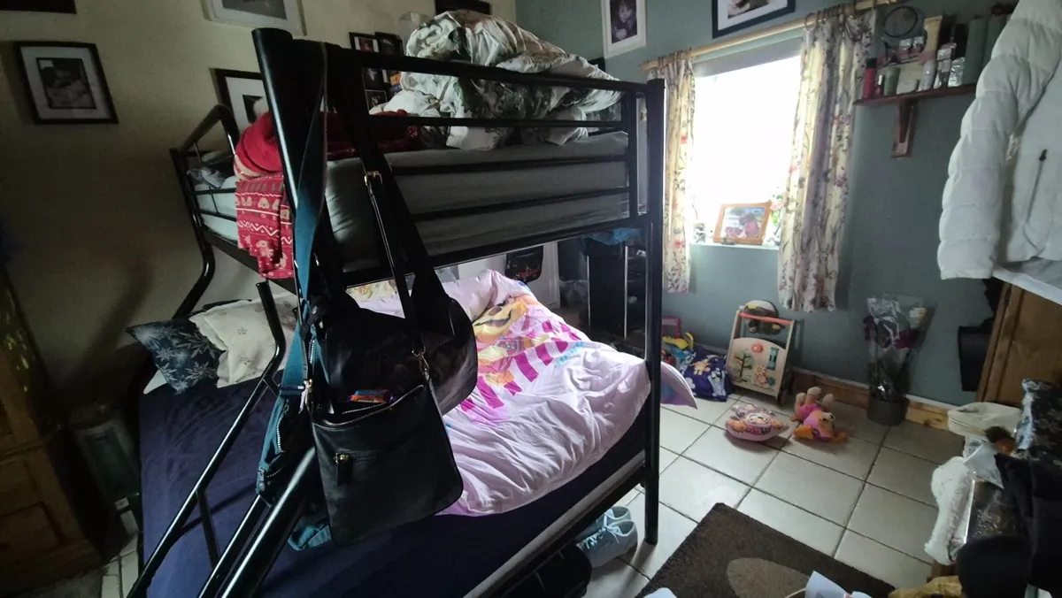Triple metal bunk bed - Image 2