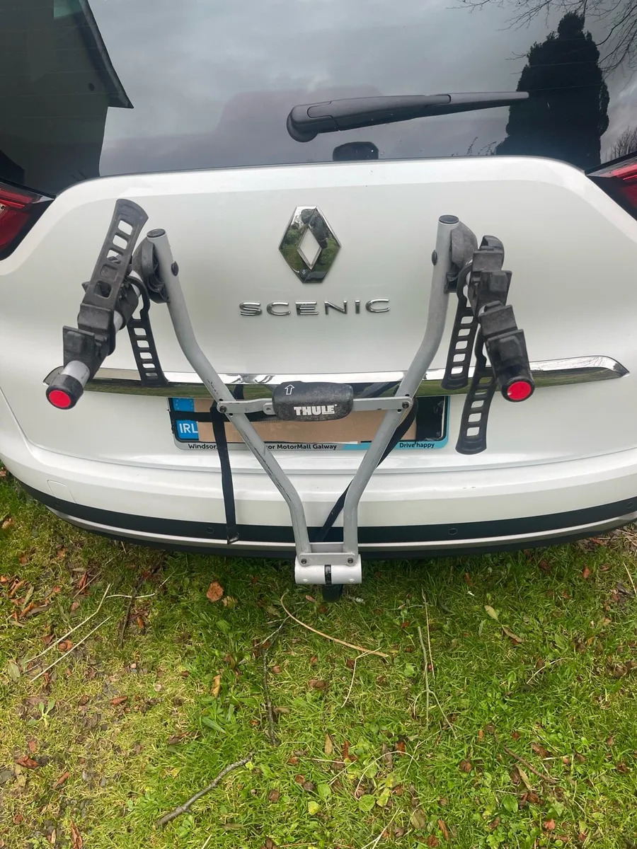 Thule tow hitch bike carrier - Image 1