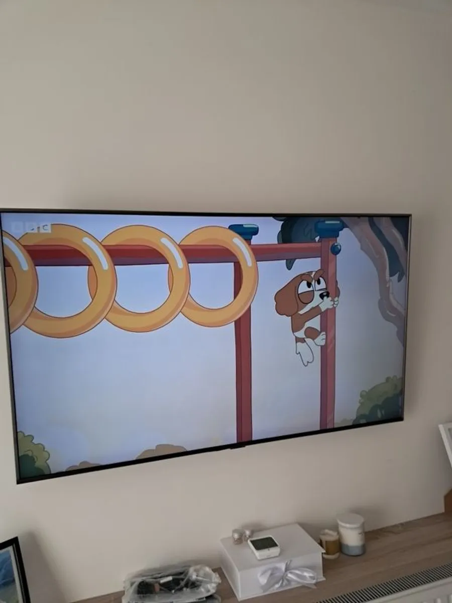 Samsung 50" 4K UHD Smart TV - Fully Functional - Minor Damage - Image 1
