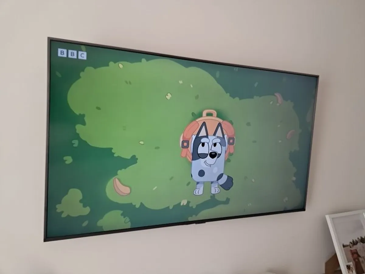 Samsung 50" 4K UHD Smart TV - Fully Functional - Minor Damage - Image 2