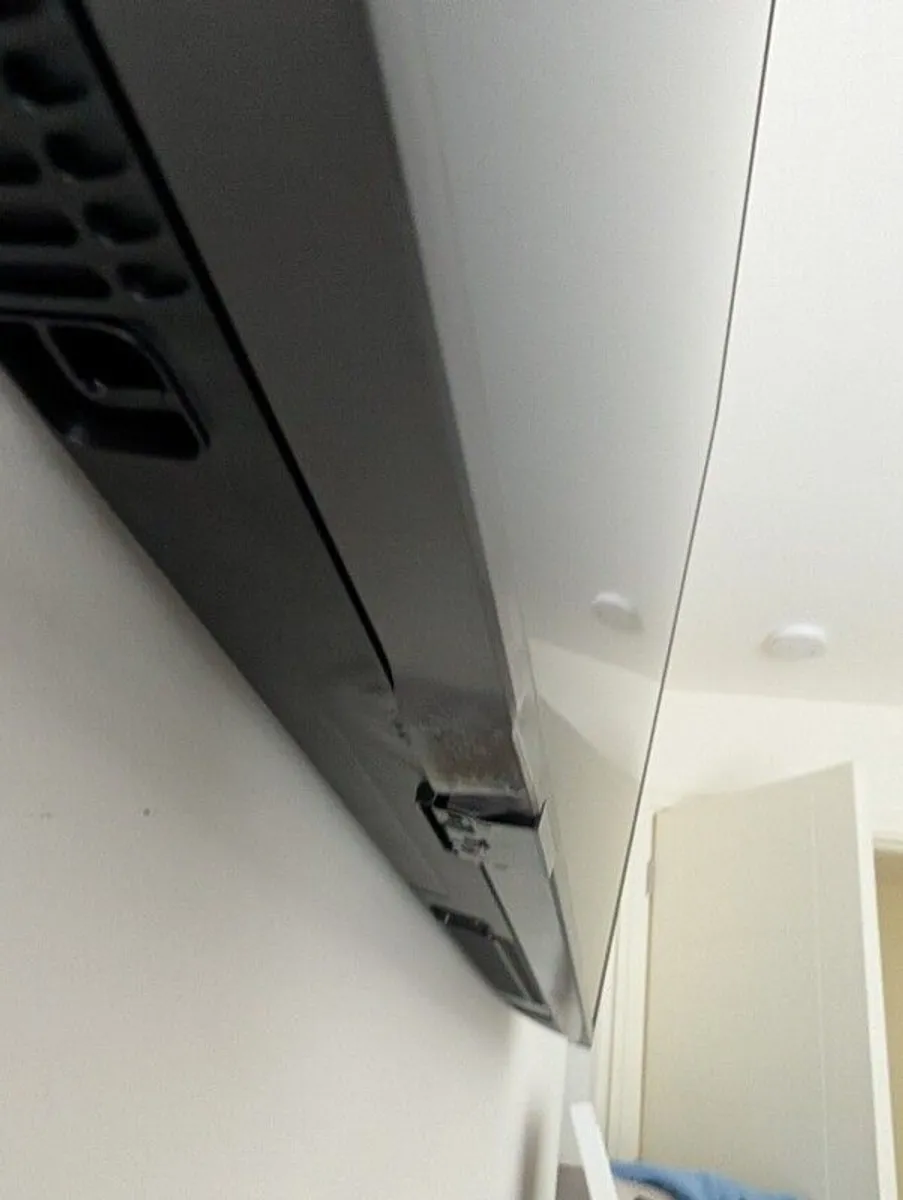 Samsung 50" 4K UHD Smart TV - Fully Functional - Minor Damage - Image 4