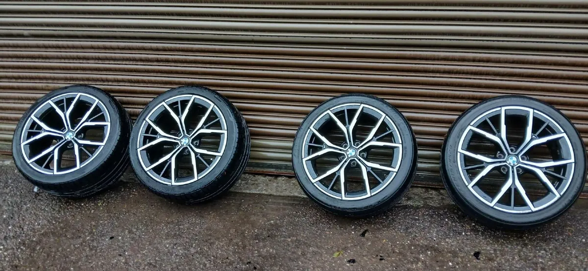 BMW 845M 19 inch Staggered Alloy Wheels - Image 1