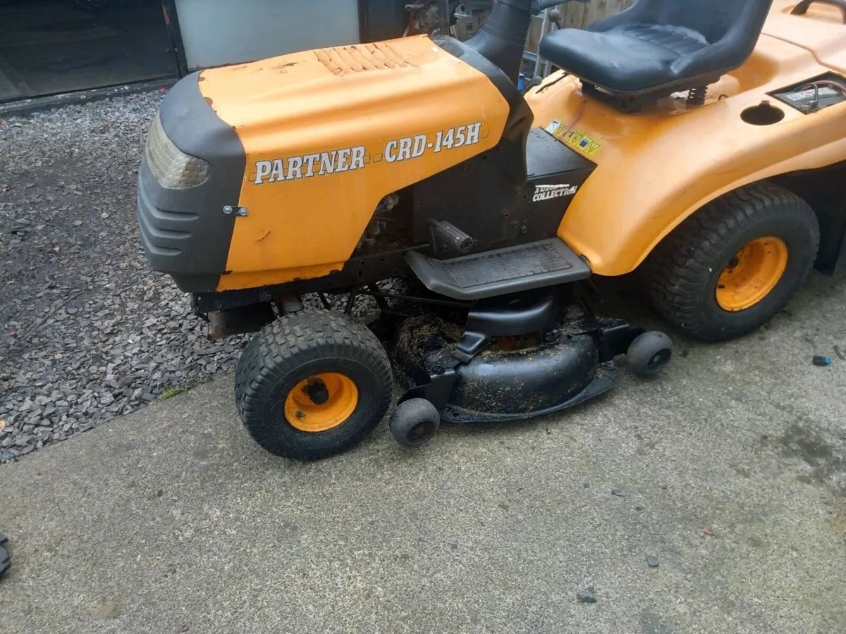 Ride on lawnmower - Image 2