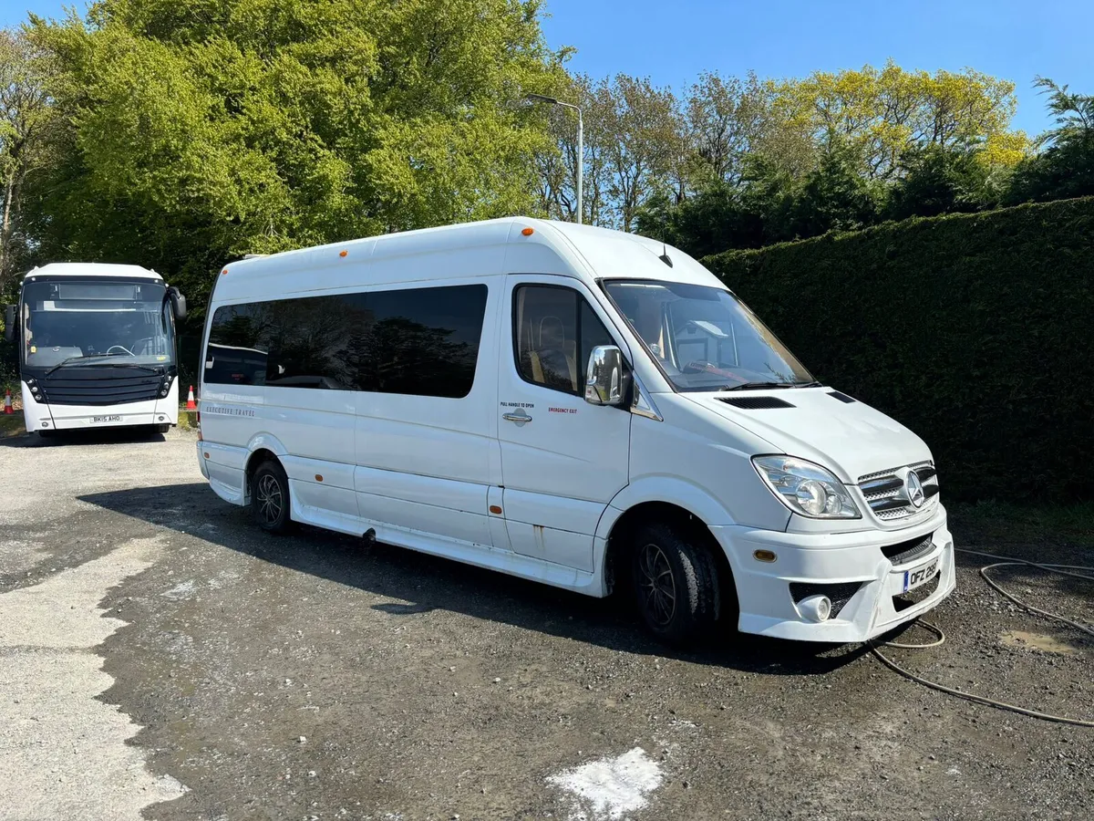 2010 Mercedes Sprinter Coach - Image 4