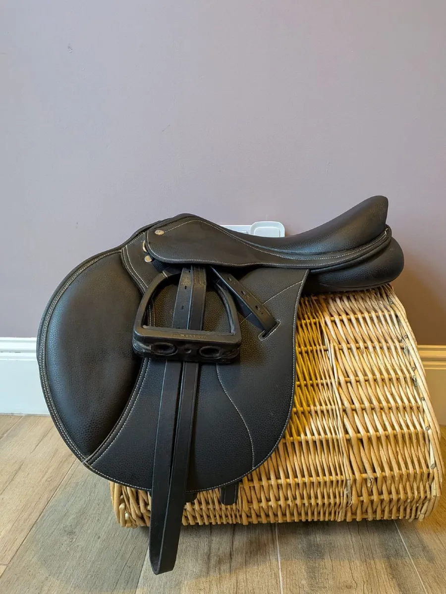 Turfmaster adjustable synthetic saddle - Image 2