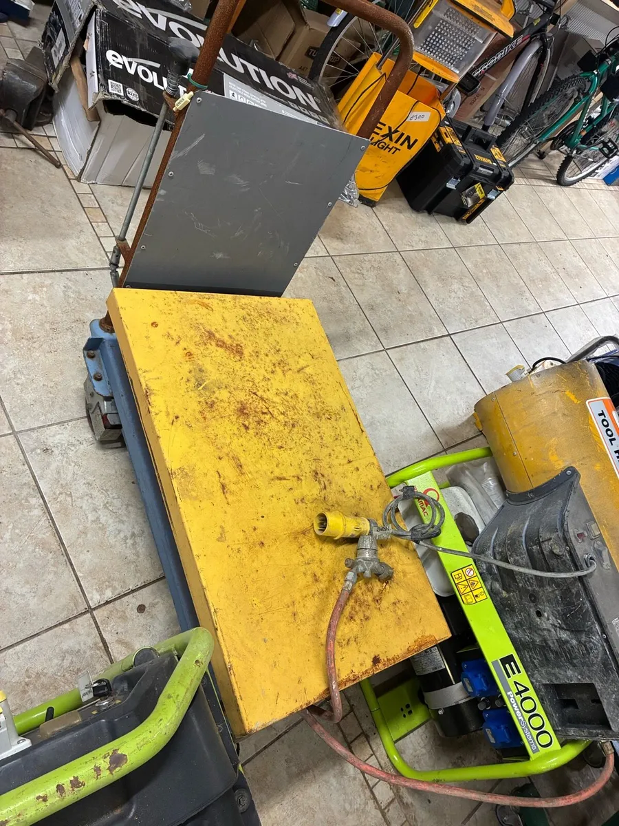 Lift table - Image 1