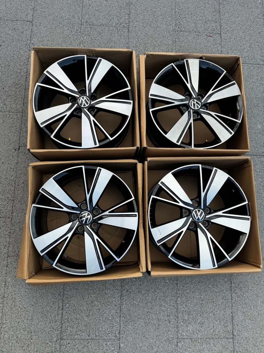 Genuine 18in Mk8 Golf GTD Bakersfield alloys - Image 1