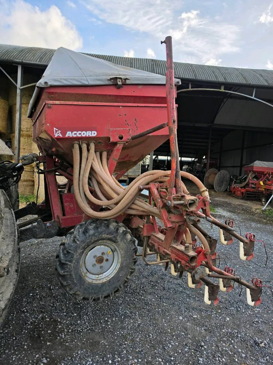 Accord DL 4m seed drill - Image 2