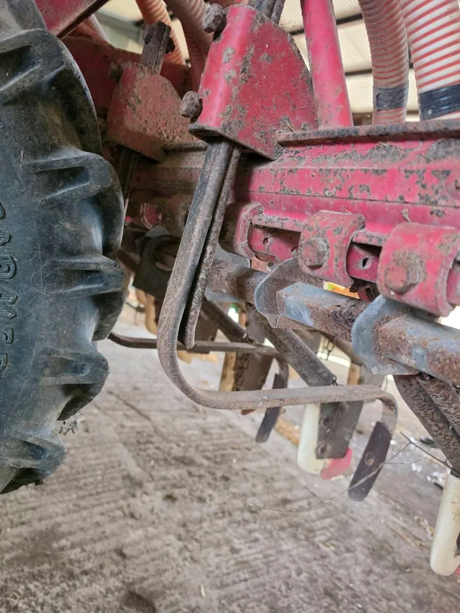 Accord DL 4m seed drill - Image 4