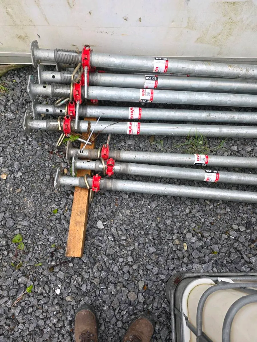Acro props (350's & 300's) - Image 4