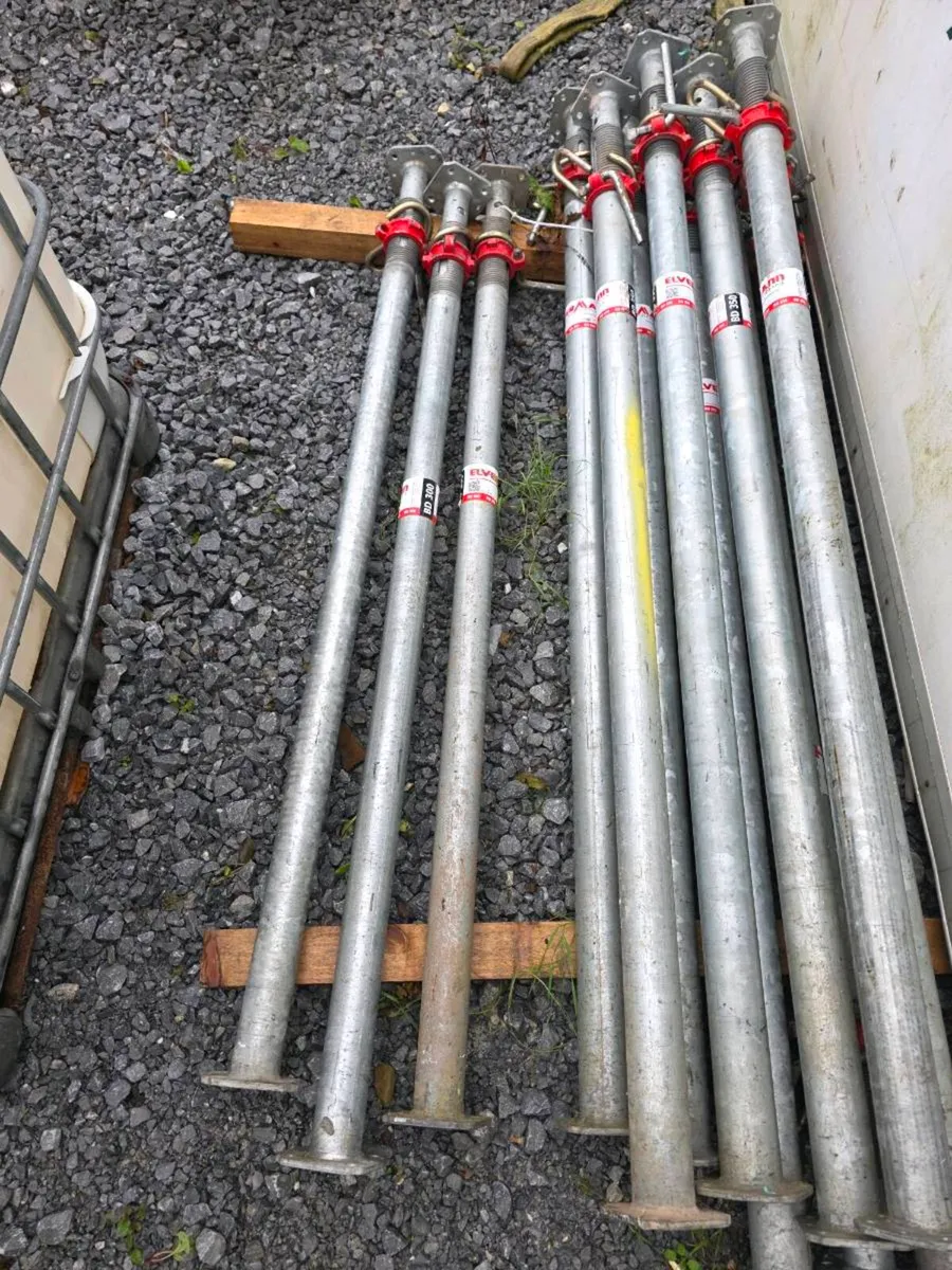 Acro props (350's & 300's) - Image 1