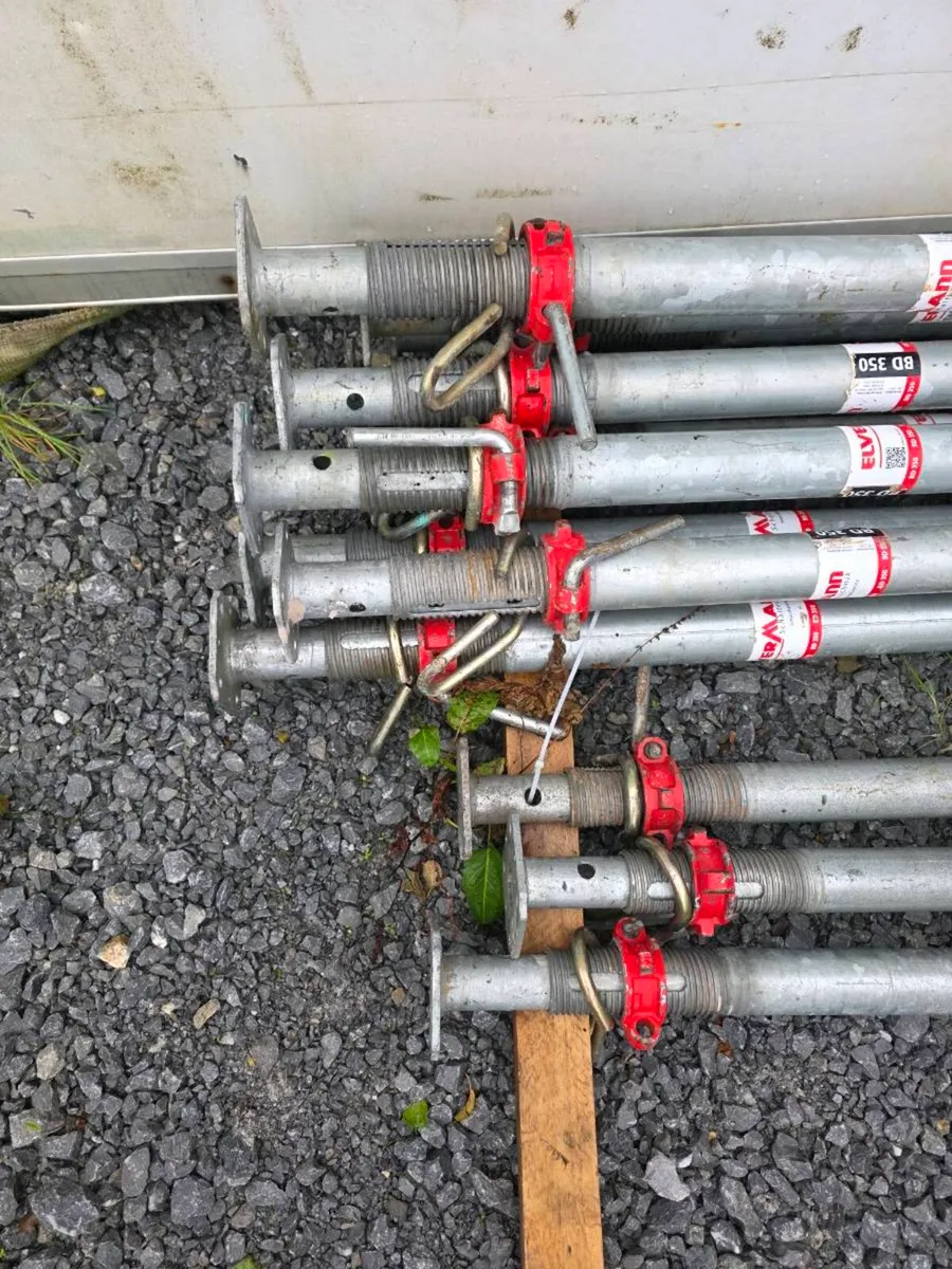 Acro props (350's & 300's) - Image 3