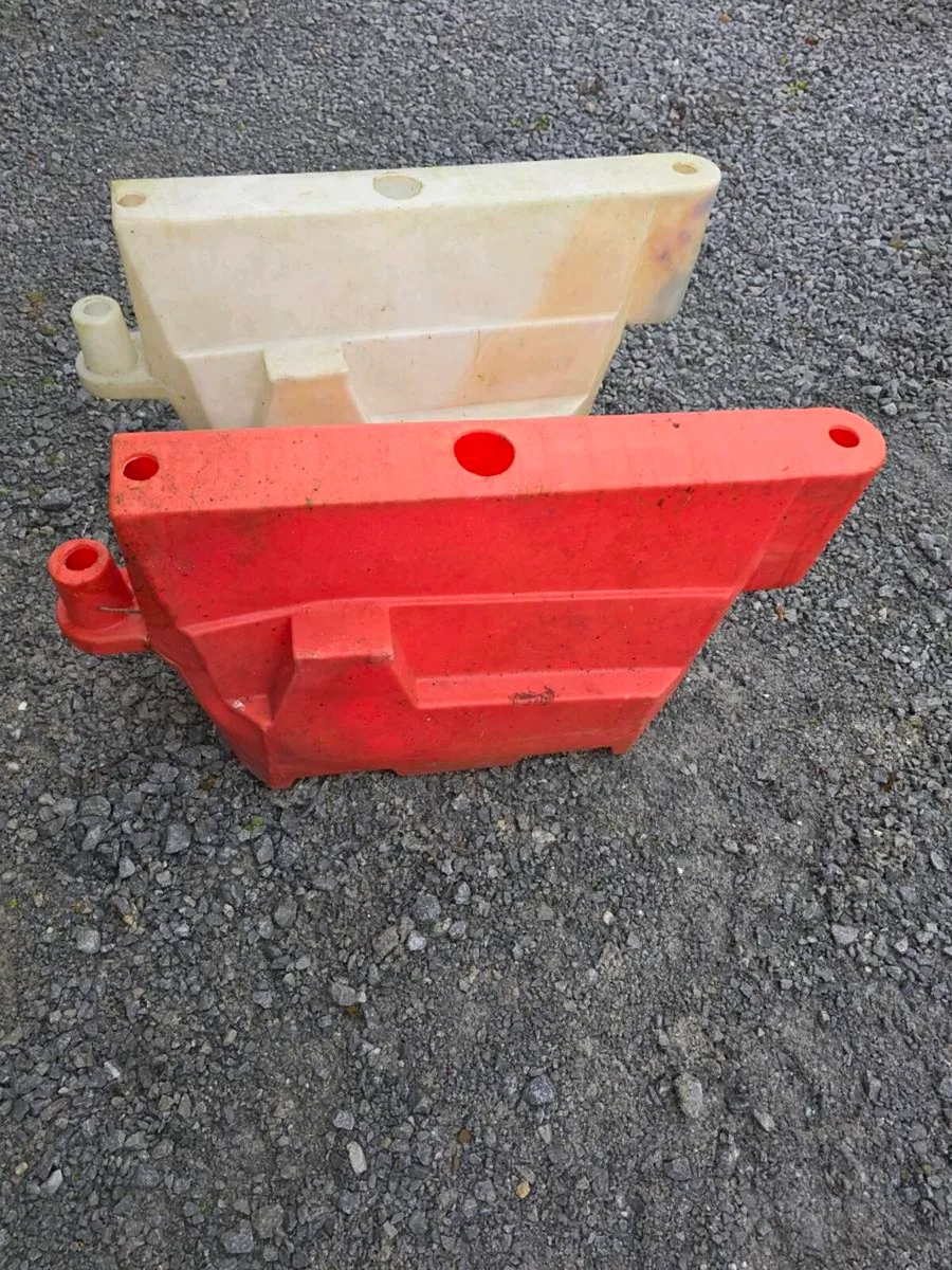 *27* Water fillable plastic road barriers - Image 3