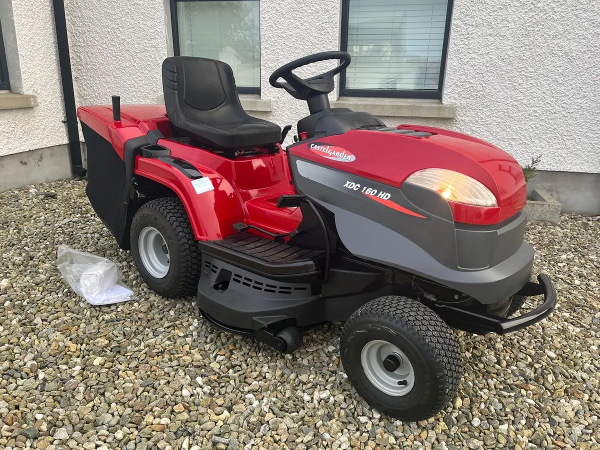 Castle garden ride on lawnmower - Image 4