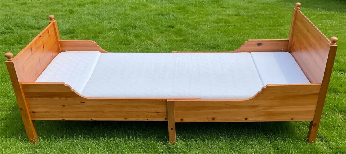 Single bed, mattress and slats