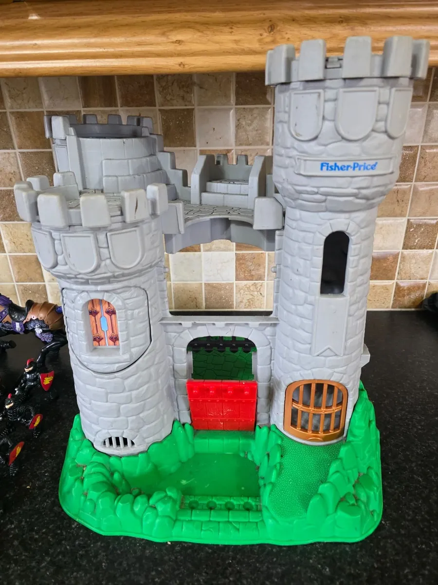 Vintage fisher price castle and figures - Image 1