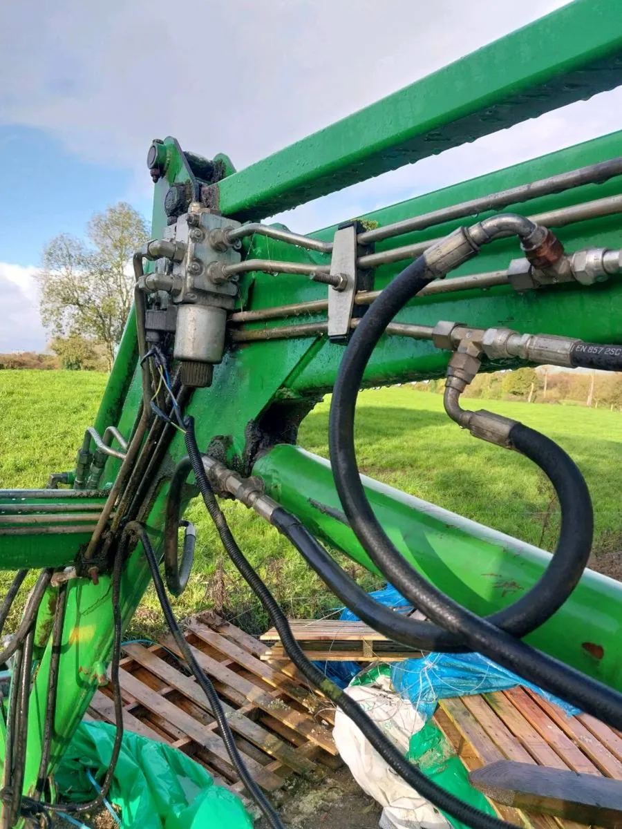 John Deere 651 Front Loader - Image 4