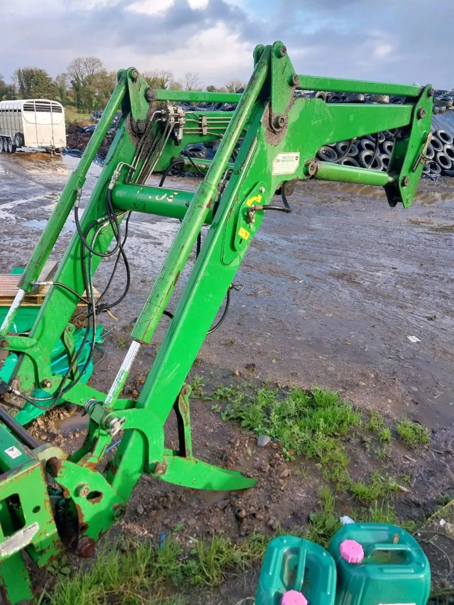 John Deere 651 Front Loader - Image 1