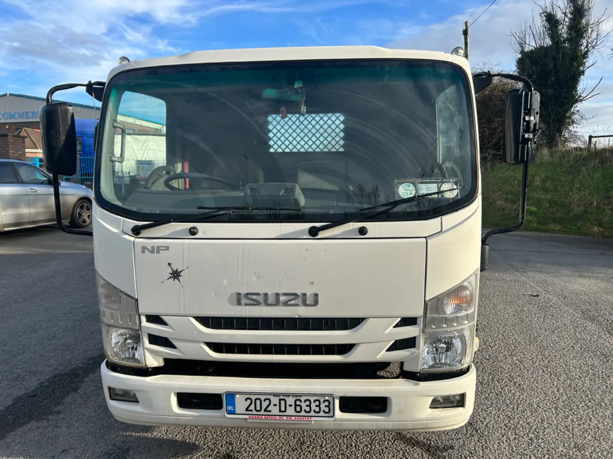 2020 Isuzu npr 7.5 ton skip loader - Image 2