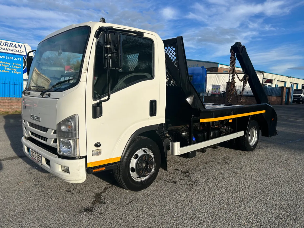2020 Isuzu npr 7.5 ton skip loader - Image 1