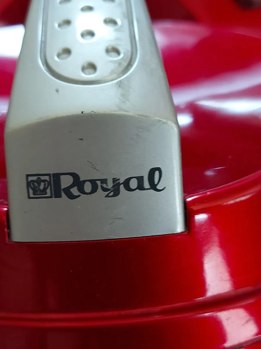 Royal Vacuum Cleaner, Model No. M2830-1 - Image 4